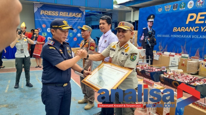 Gempur Rokok Ilegal, Satpol PP Padangsidimpuan Terima Penghargaan Dari Bea Cukai