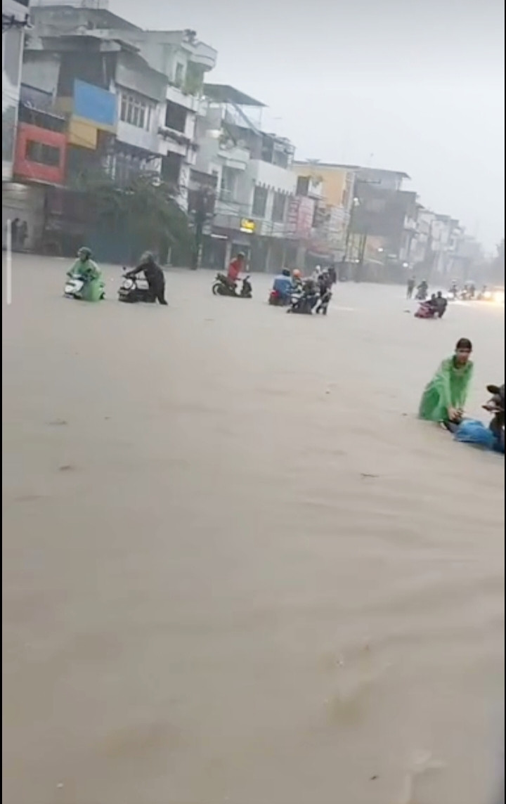 Banjir Besar Lumpuhkan Kota Medan, Belasan Titik Terendam Parah