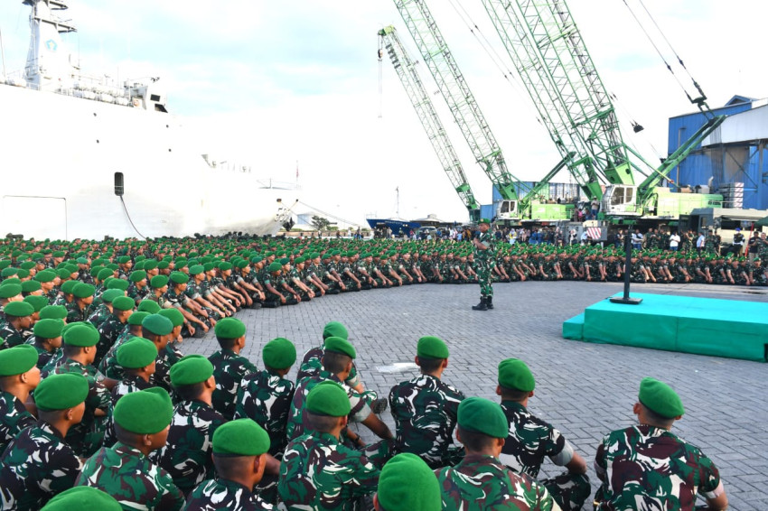 Kasdam I/BB Pimpin Upacara Penyambutan Personel Brigif dan Yon TP Tahap II di Dermaga Belawan