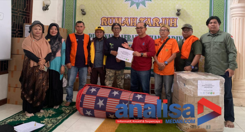 Kolaborasi Organisasi Masyarakat Sipil dan PDM Tapsel Salurkan Bantuan ke Korban Banjir