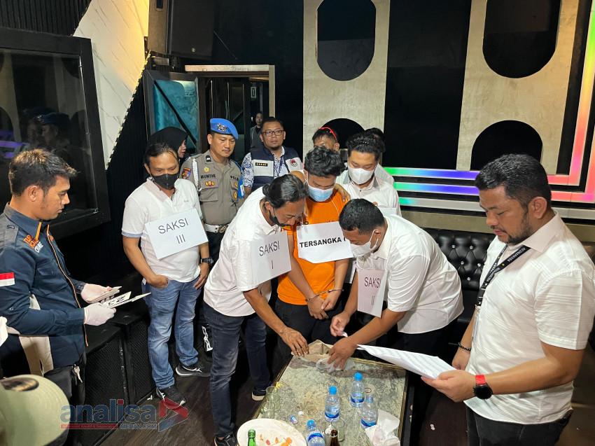 Pra Rekonstruksi Kasus Narkoba di Phantom KTV, Polisi Ungkap Dugaan Miras Berpita Cukai Palsu