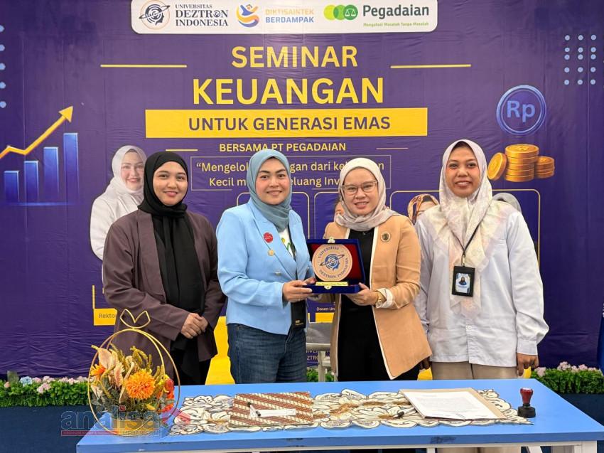 PT Pegadaian Edukasi Mahasiswa Universitas Deztron Indonesia tentang Pengelolaan Keuangan dan Investasi