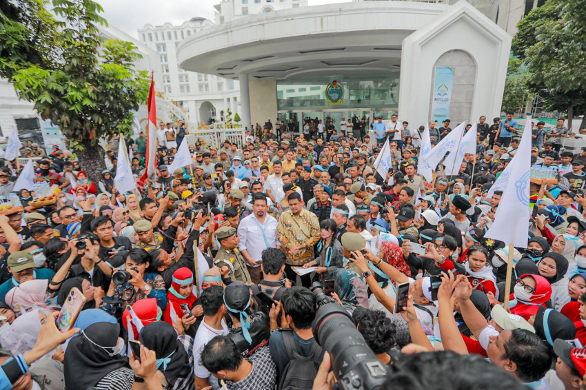 Ribuan Massa LMP-MBG Sampaikan Petisi ke Gubernur Sumut