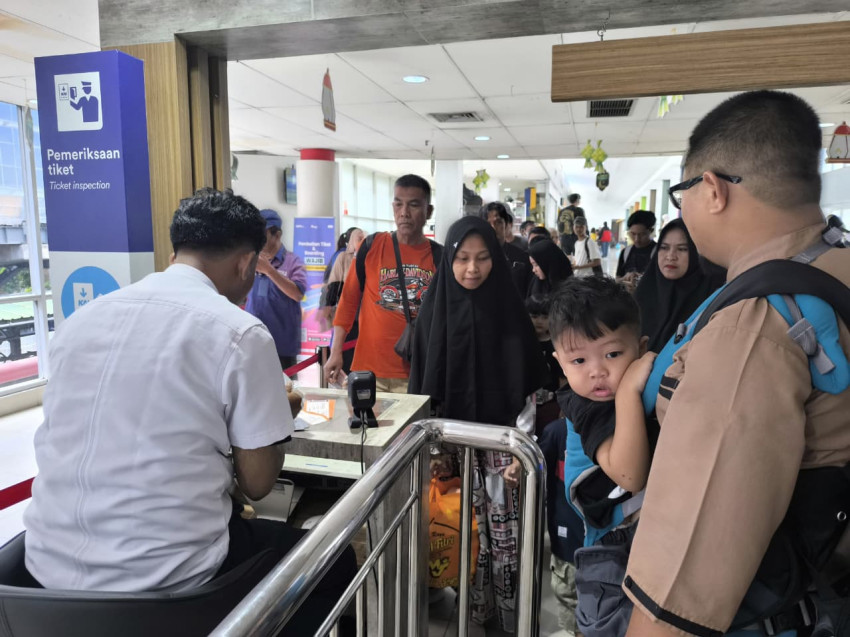 Libur Sekolah Tiba, Ribuan Anak dan Keluarga di Sumut Mulai Padati Kereta Api