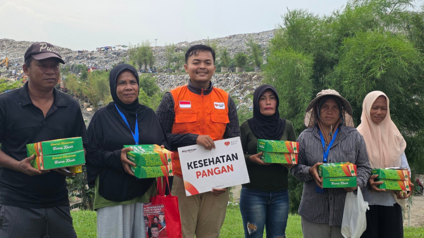 Rumah Zakat Salurkan Bantuan Kesehatan Pangan untuk Pemulung di TPA Terjun Medan