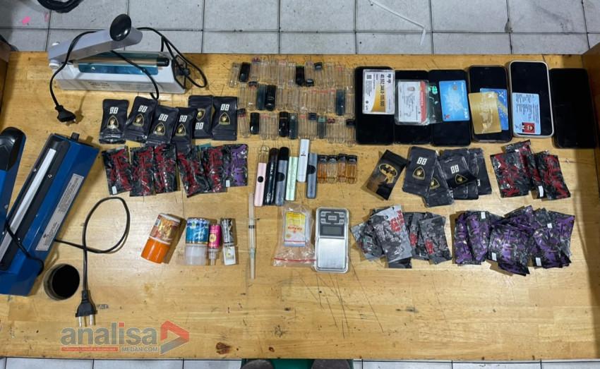 Satresnarkoba Polrestabes Medan Ungkap Dugaan Produksi Ulang Vape Mengandung Narkotika, Tiga Orang Diamankan