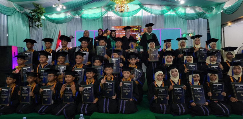 Santri Madrasah Aliyah Bina Santri Medan 100 Persen Masuk PTN