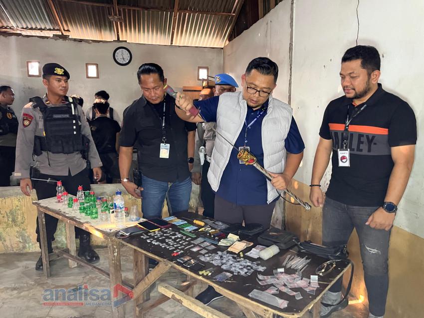 IRT dan Lima Pria Diamankan dalam Penggerebekan Rumah Diduga Sarang Sabu