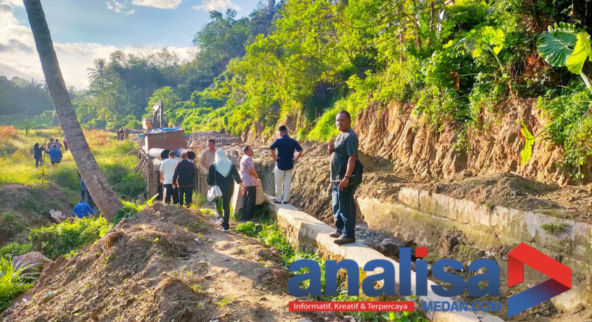Tender Irigasi Ujung Gurap Rp.2 Miliar Hari Ini, 15 Kontraktor Mendaftar. Warga Harap Secepatnya Tuntas