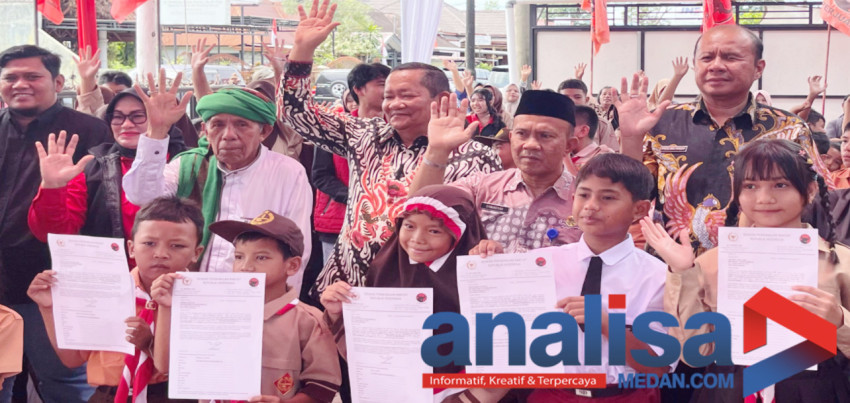 Jelang Hari Kemerdekaan, PDI-P Salurkan Beasiswa Untuk Pelajar di Padangsidimpuan