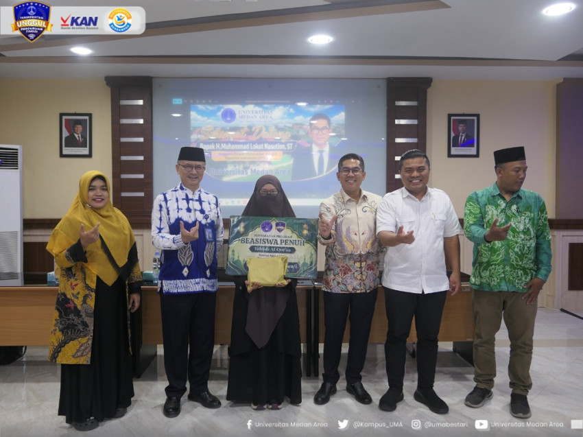 H. Muhammad Lokot Nasution Serahkan Beasiswa Tahfiz untuk 25 Mahasiswa FAI UMA