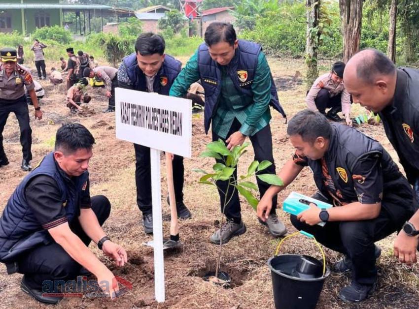Polrestabes Medan Tanam Ribuan Bibit Pohon di Kawasan Jermal, Dukung Program Green Policing