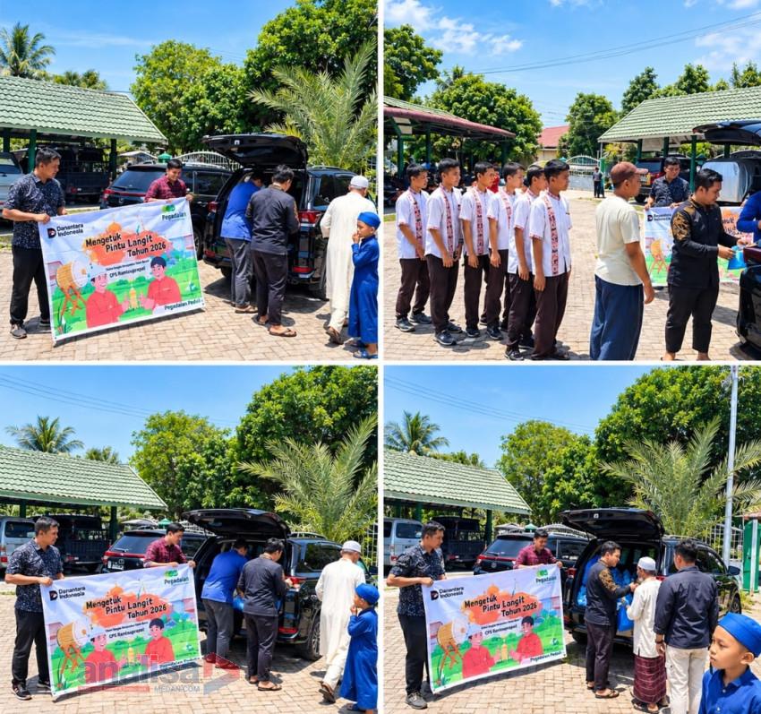 Program MPL &ldquo;Mengetuk Pintu Langit&rdquo; Jumat Berkah, PT Pegadaian (Persero) Kanwil I Medan Bagikan Makanan kepada Masyarakat